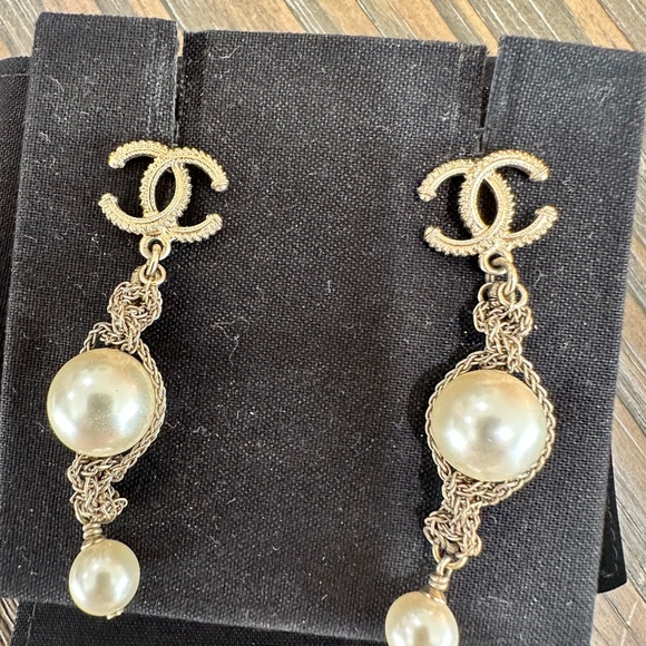 Chanel dangling earrings - Picture 6 of 12